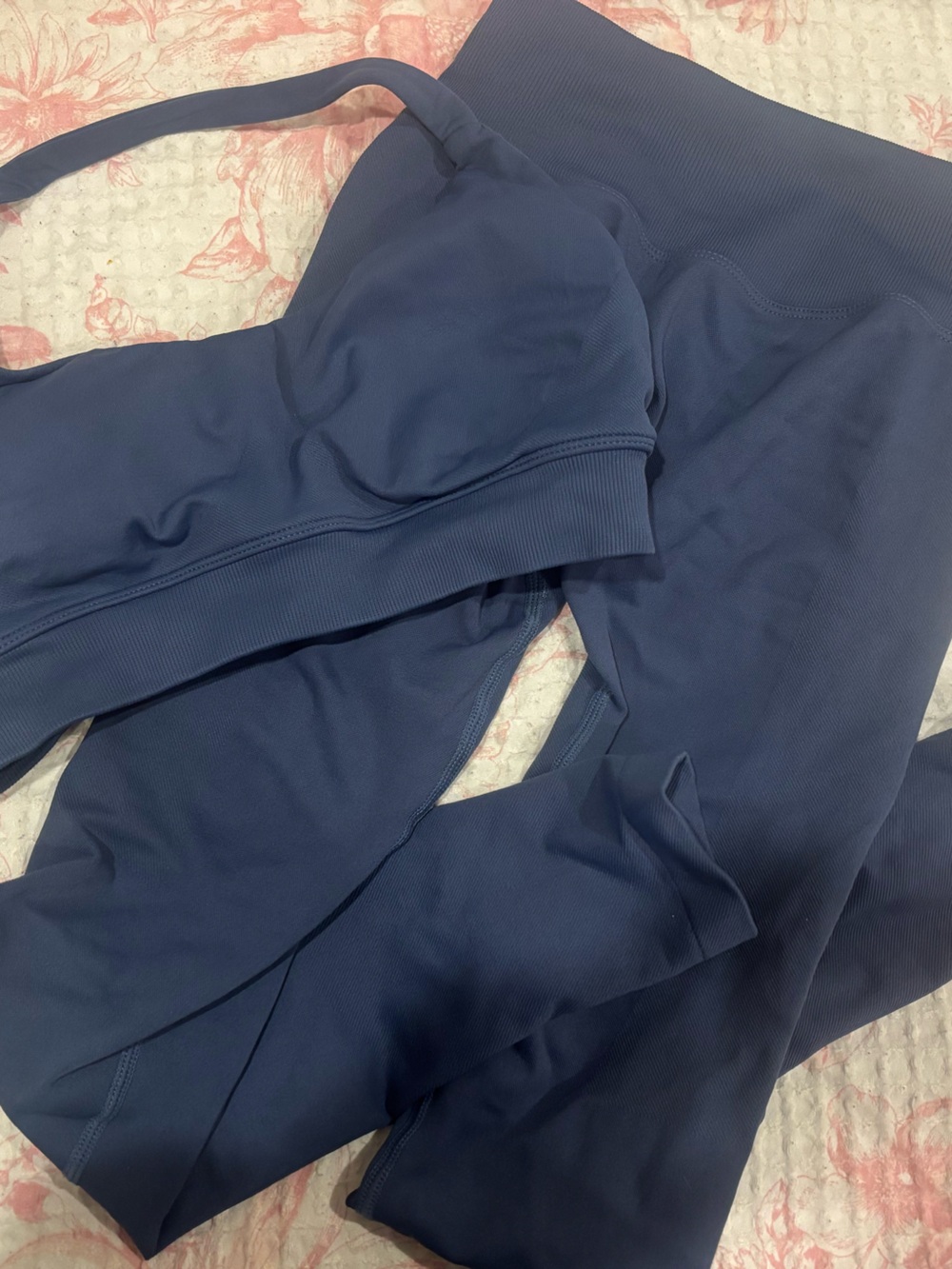 *SET* - Sports Bra and Leggings